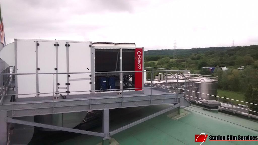 installation-groupe-eau-glacee-sur-le-toit-societe-volvic